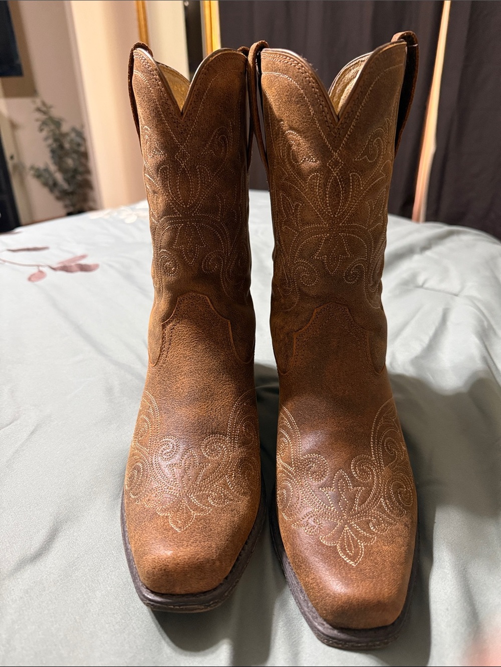Ariat Leather Upper Square Toe Embroidered Western Cowboy Boots